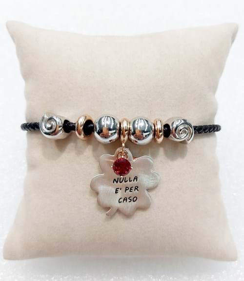 Bracciale in corda nera con ciondolo in argento