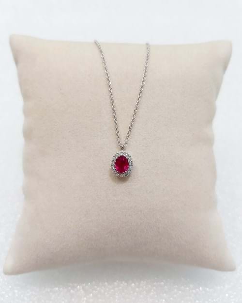 Collana con rubino e diamanti